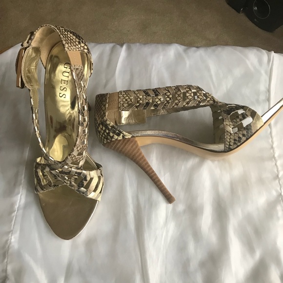 GUESS 5 INCH SANDALS - Picture 6 of 8